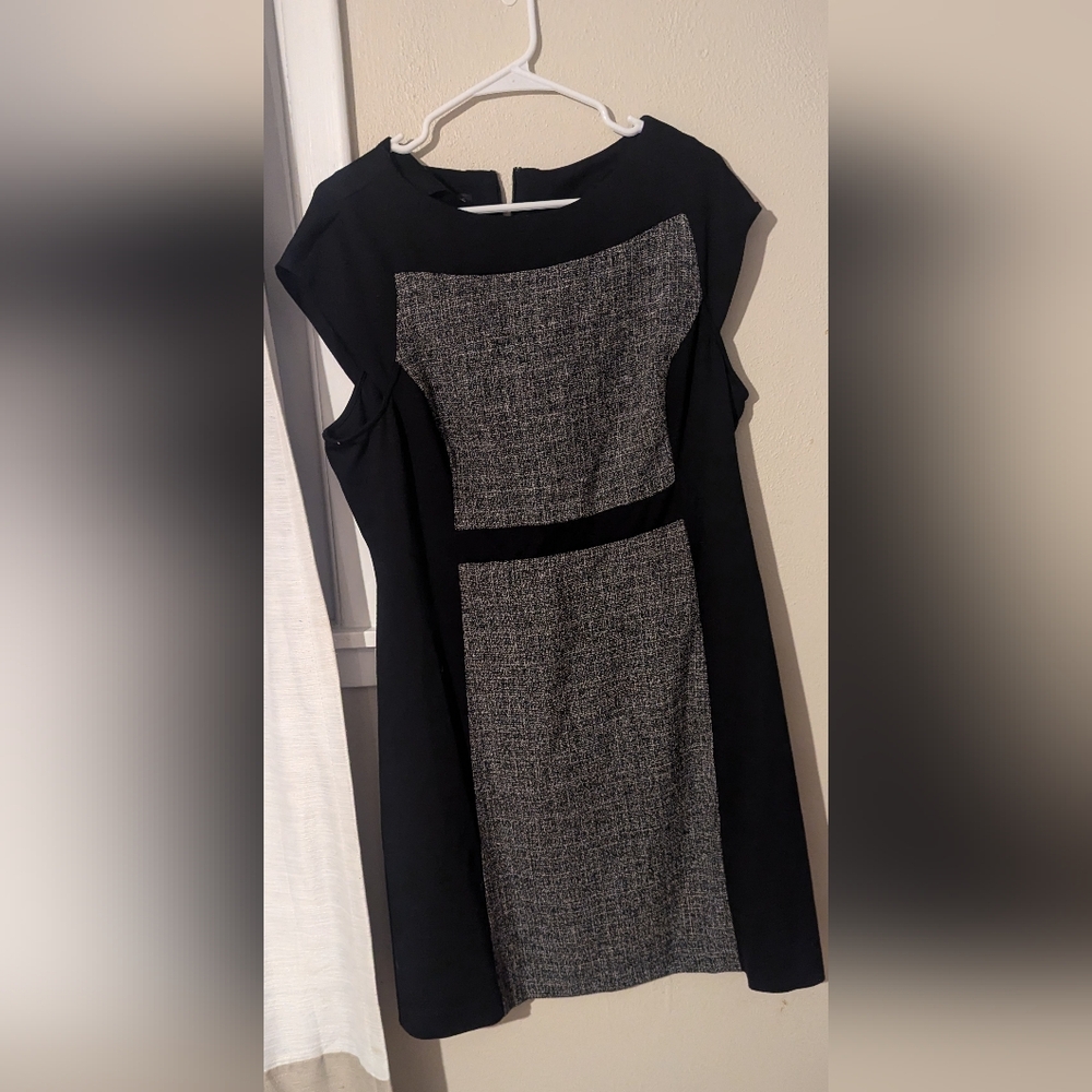 Joneswear Black and Gray Shift Dress Sz 16